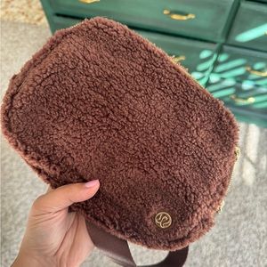 Lululemon Everywhere Belt Bag Large 2L Fleece